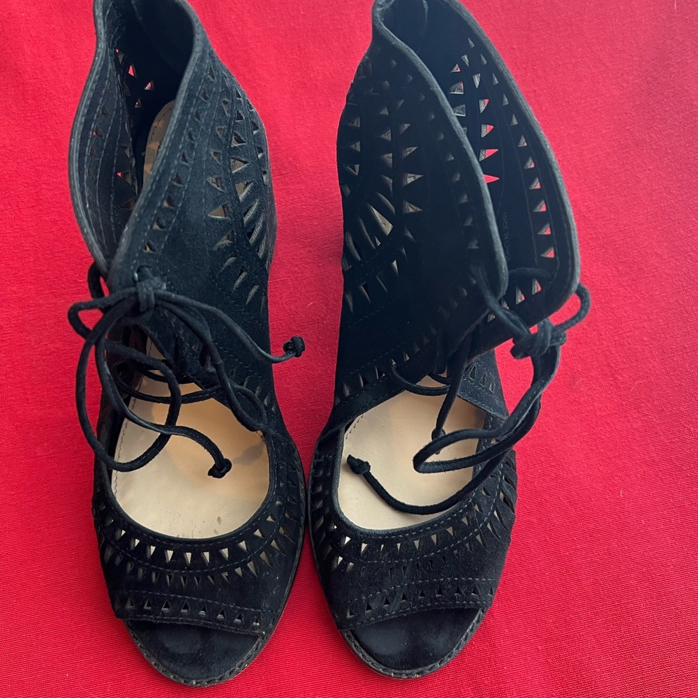 Vince Camuto Women’s Black Booties. Suede Shoes. Size 8